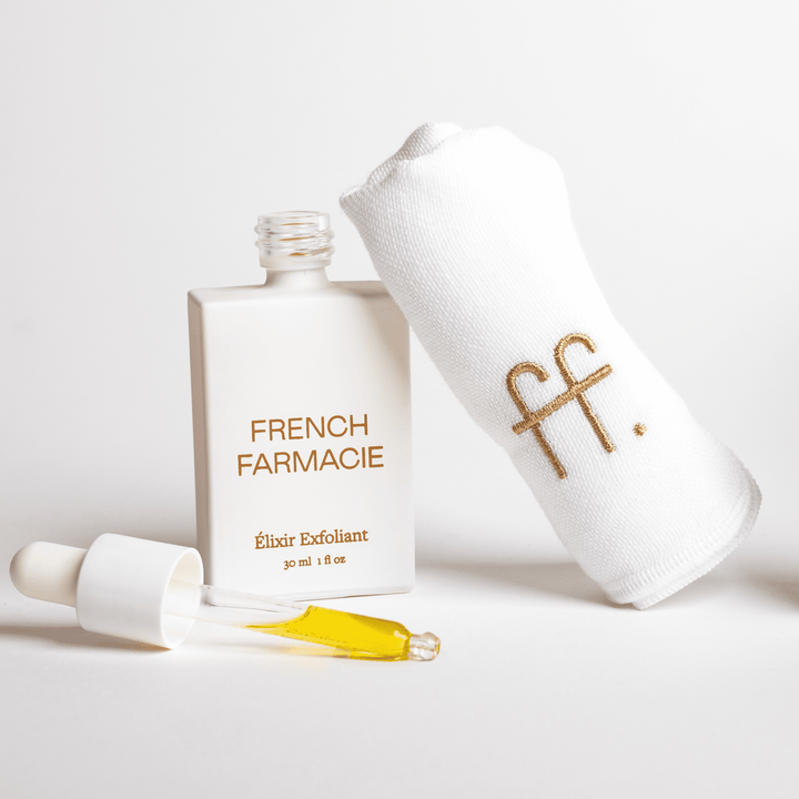 Élixir Exfoliant and muslin cloth to shed dull, dead skin cells